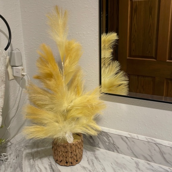 NWT Holiday Pampas Tree - Picture 4 of 7